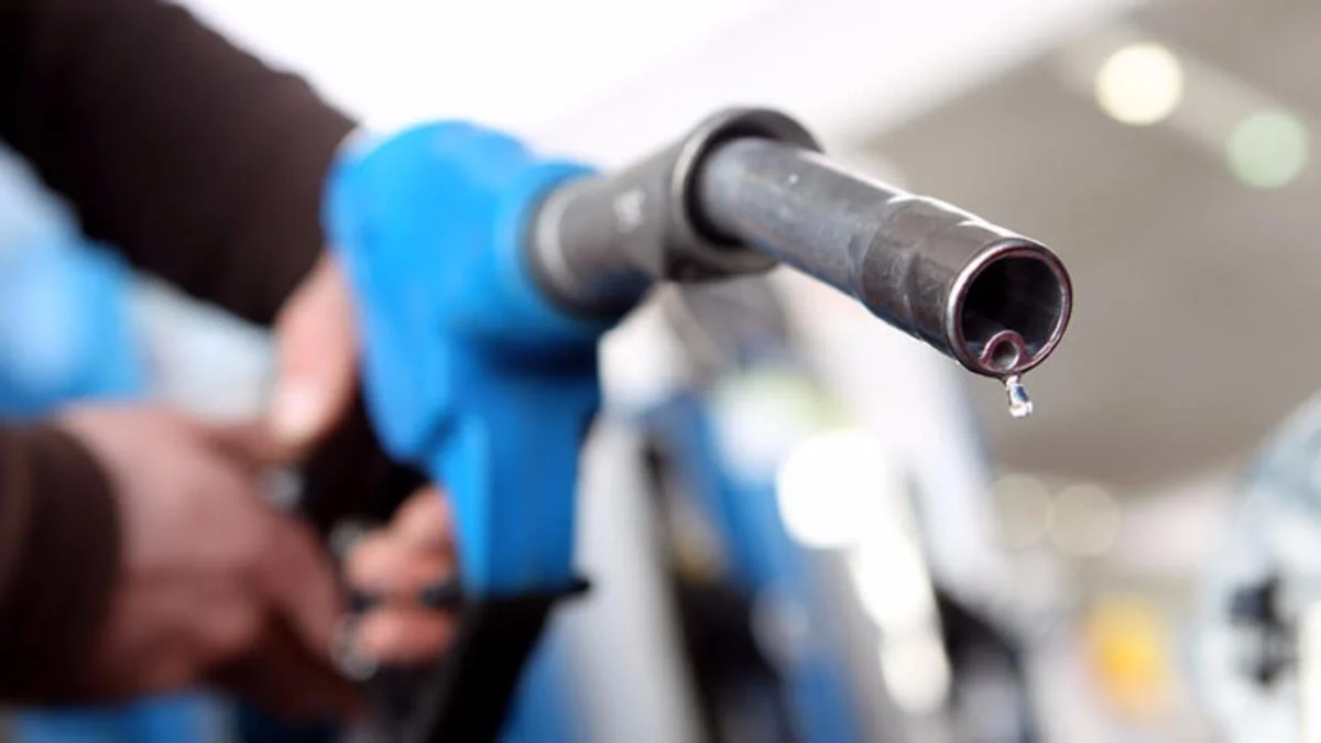 Đổ nhầm xăng vào máy dầu có thể khiến xe bị chết máy